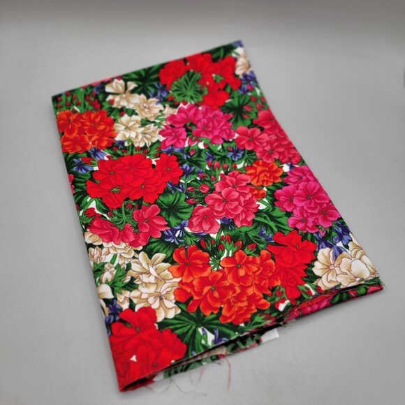 Cranston Floral Cotton Fabric Big Flowers By Joan Messmore 1 1/3 Yards - Picture 3 of 5